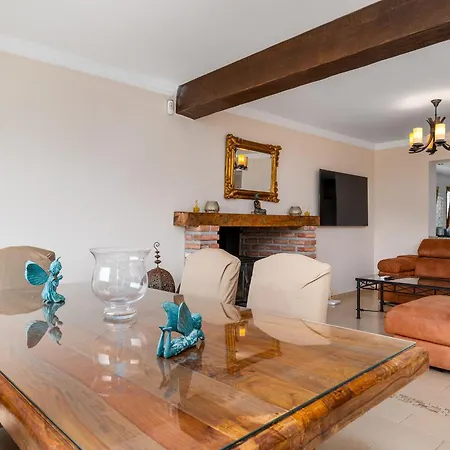 וילה Mariposa נרחה